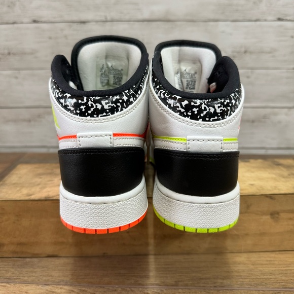 Jordan 1 Mid Composition Notebook Youth Size 4 Nike - Picture 5 of 8